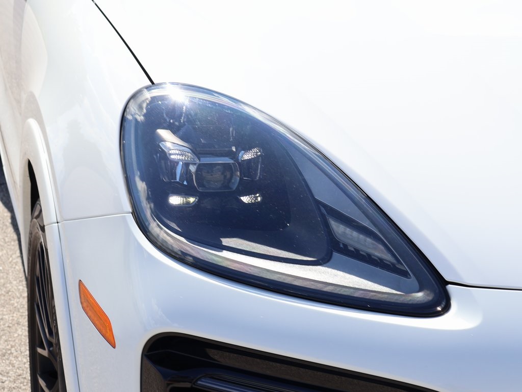 2022 Porsche Cayenne GTS photo 12