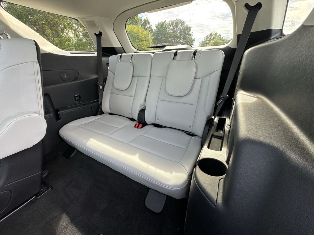 2025 Ford Explorer Platinum photo 25