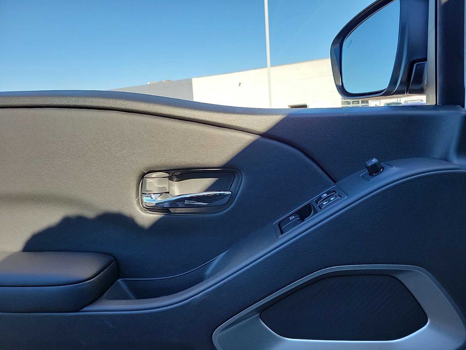 2025 Nissan Frontier SV photo 16