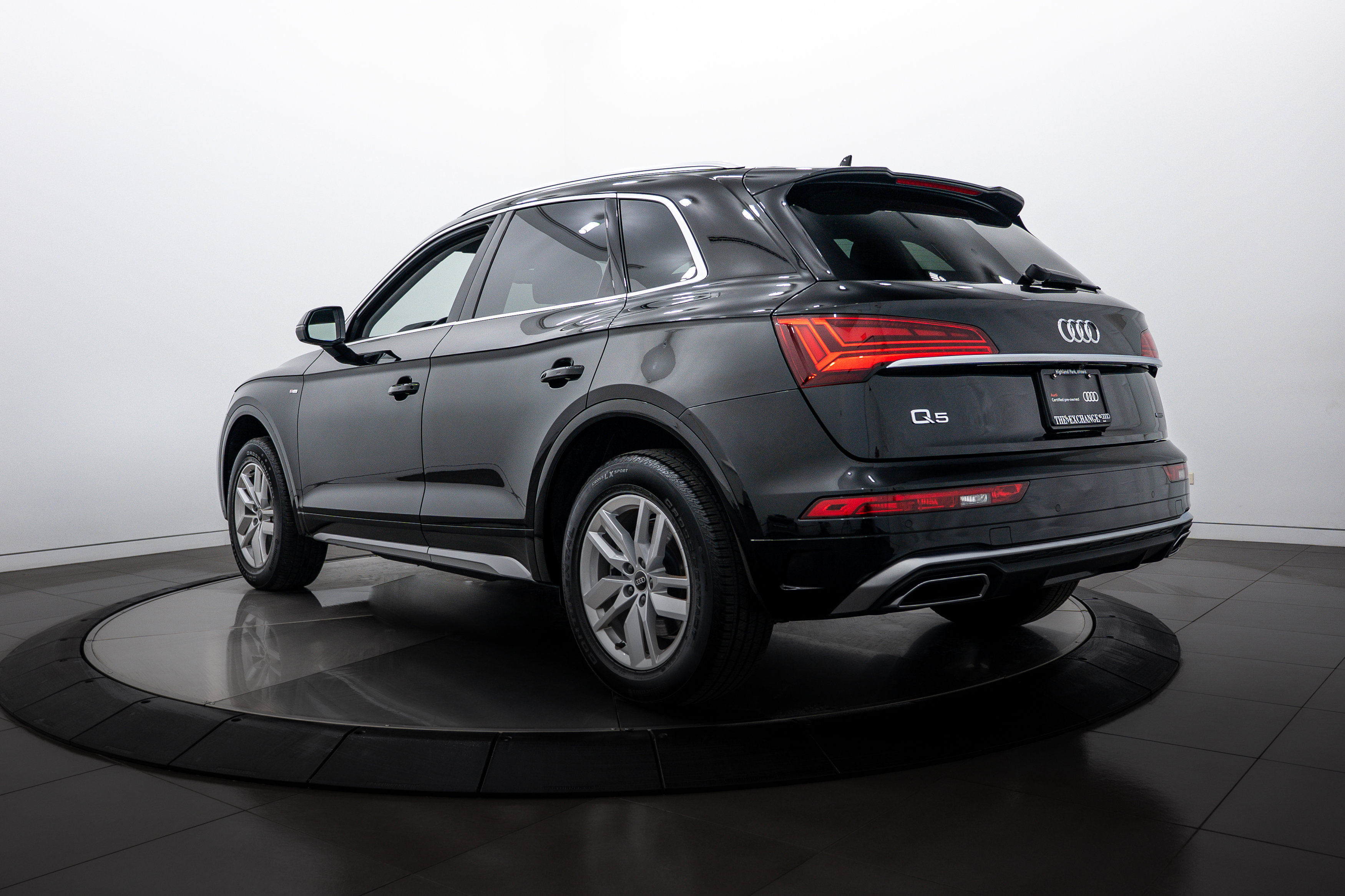 2022 Audi Q5 S line Premium photo 2