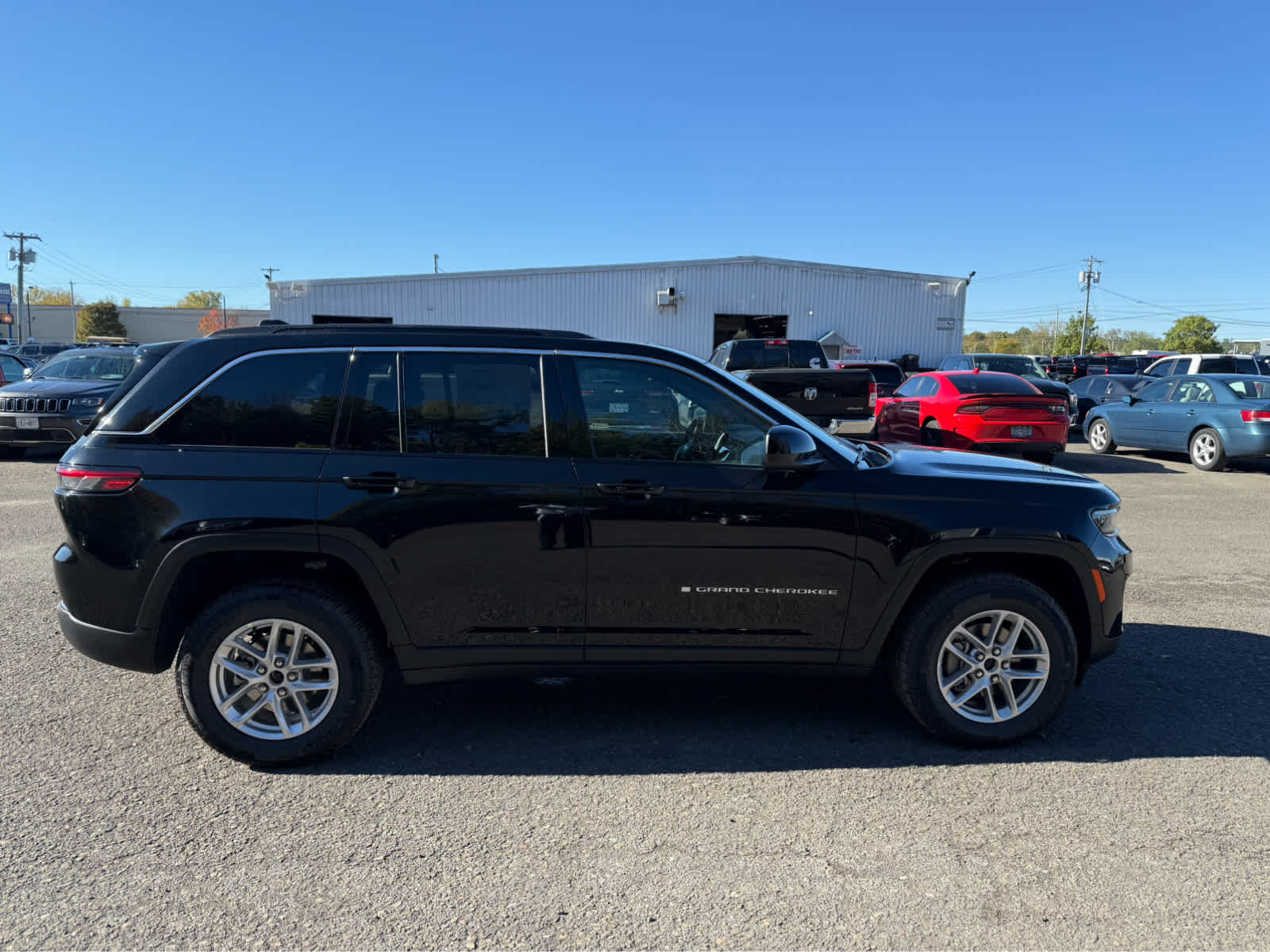 2025 Jeep Grand Cherokee Laredo X photo 2