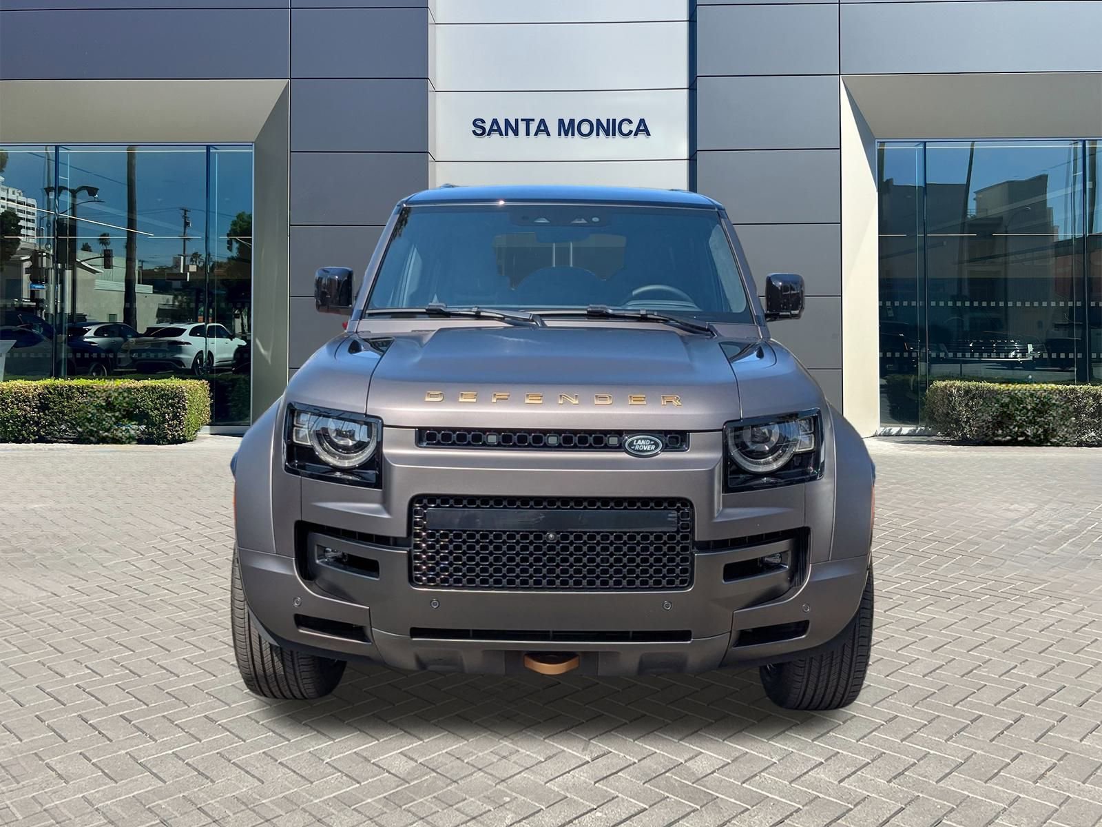 2025 Land Rover Defender 110 photo 5