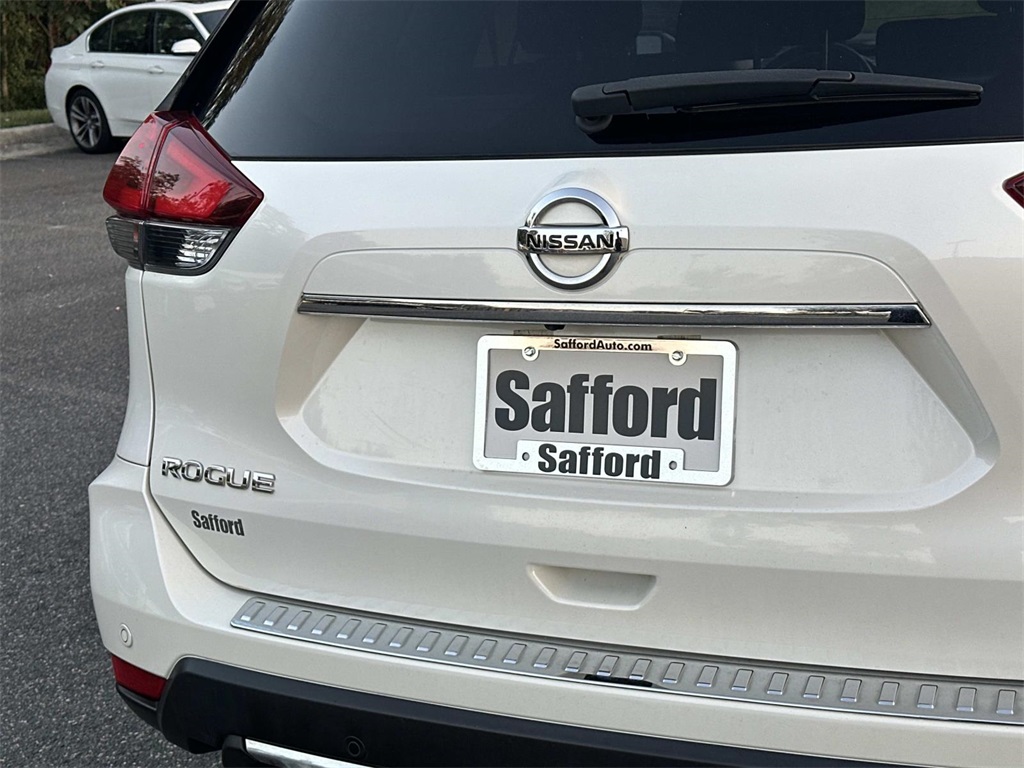 2019 Nissan Rogue SV photo 11