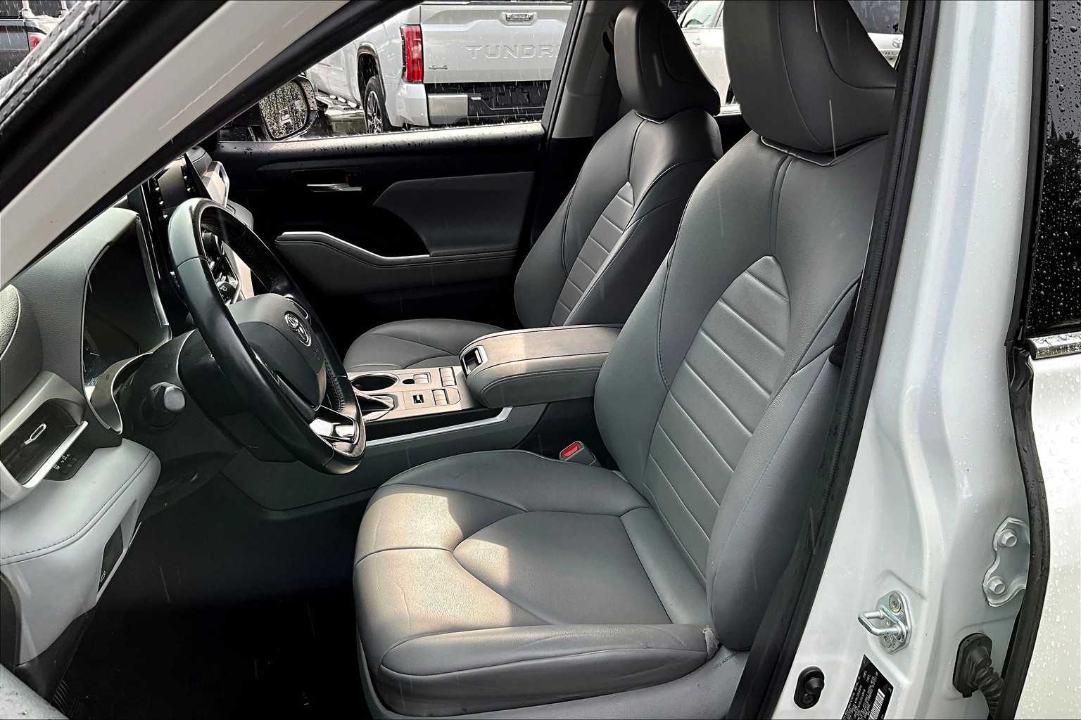 2021 Toyota Highlander XLE photo 7