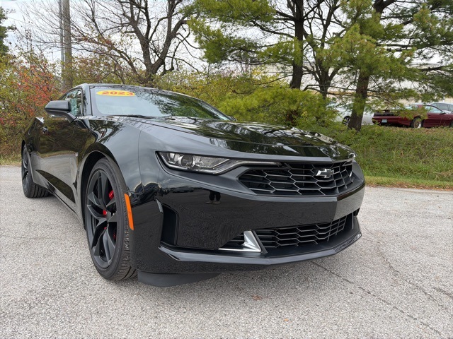2023 Chevrolet Camaro 2LT photo 2
