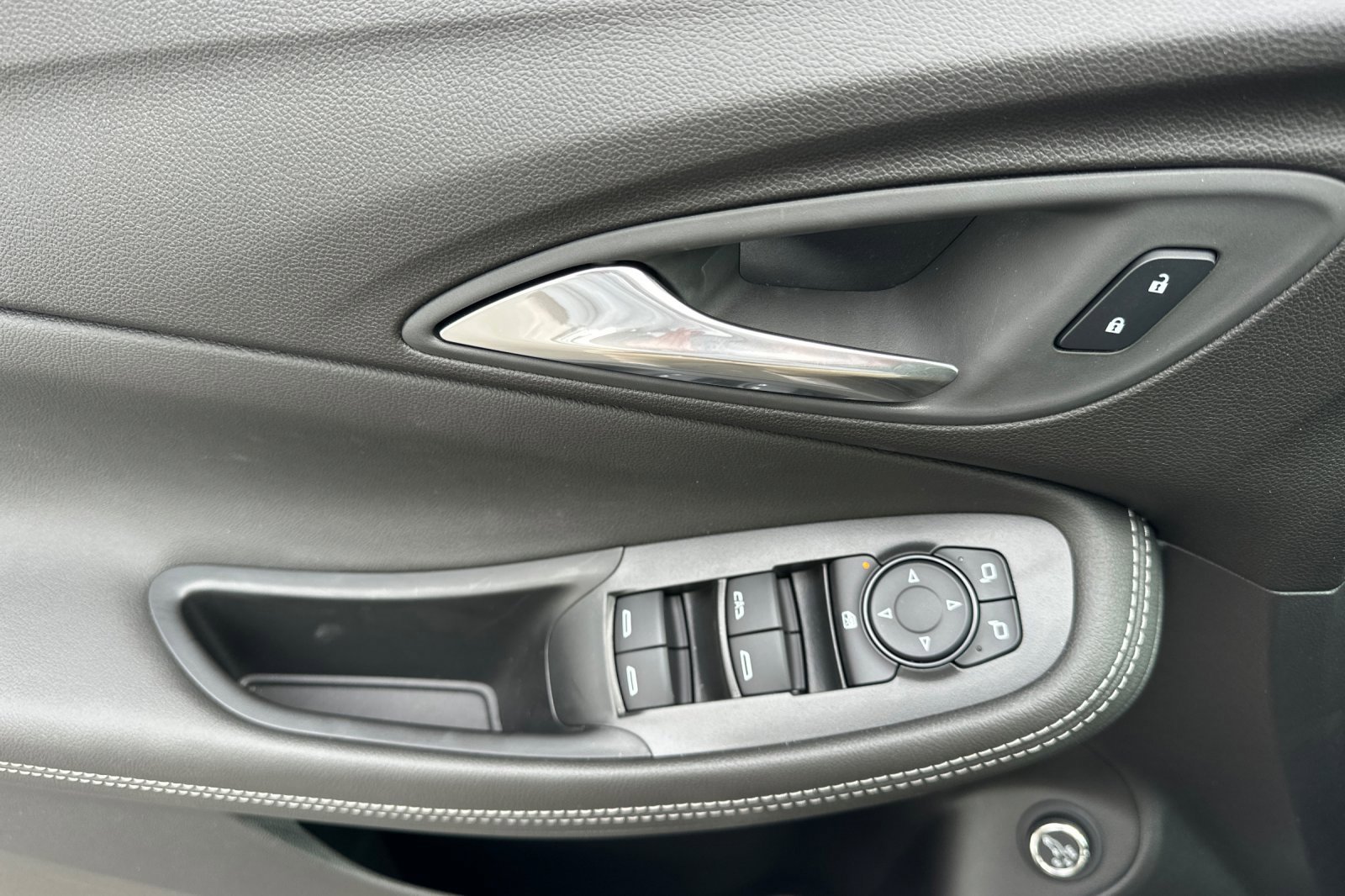 2025 Buick Encore GX Preferred photo 6