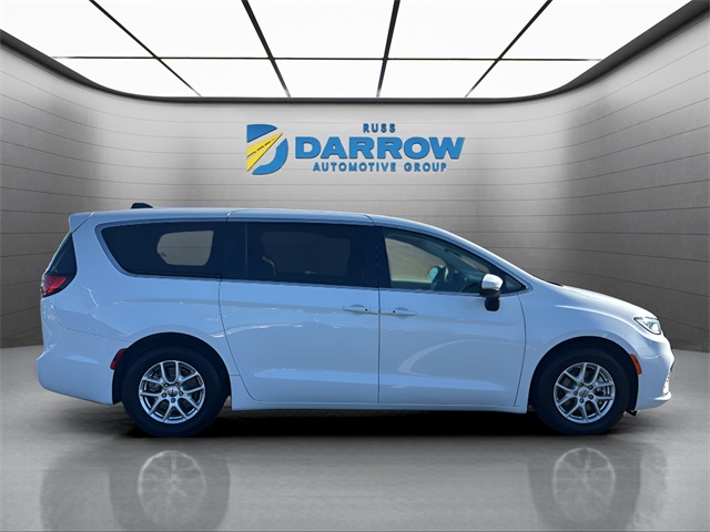 2023 Chrysler Pacifica Touring L photo 4