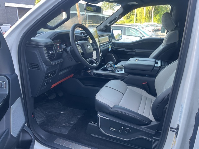 2025 Ford F-150 Lightning Platinum photo 2