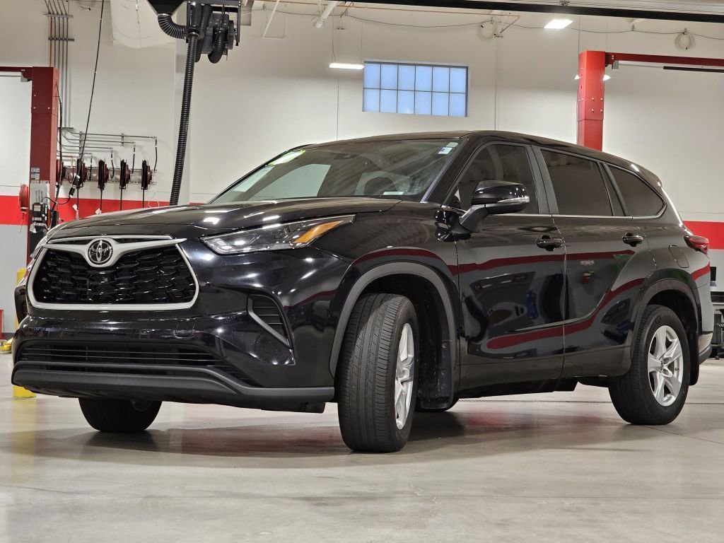 2023 Toyota Highlander L photo 5