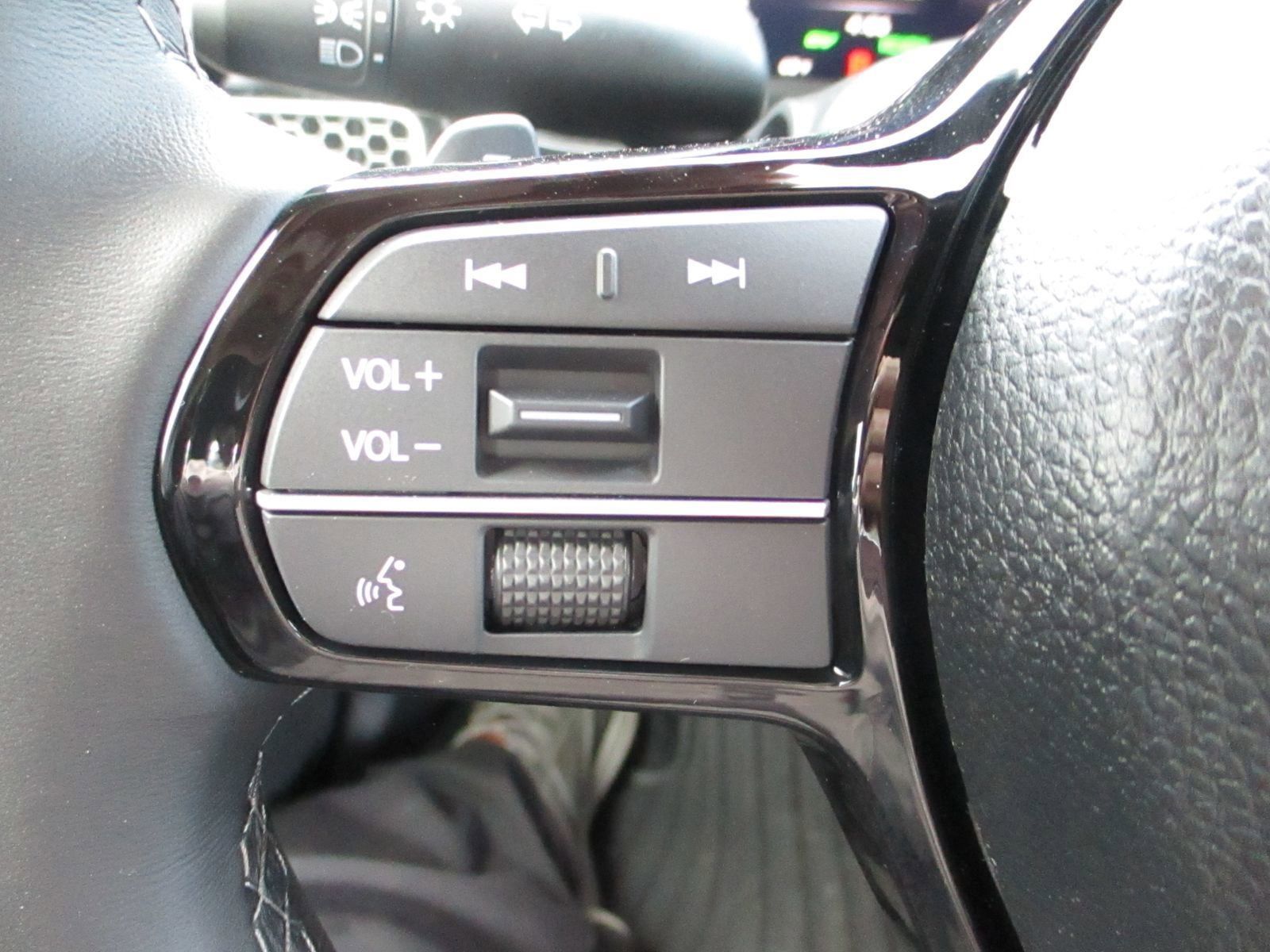 2025 Honda Civic Hatchback Hybrid Sport Touring photo 8