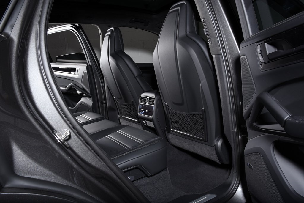 2025 Porsche Cayenne GTS photo 34