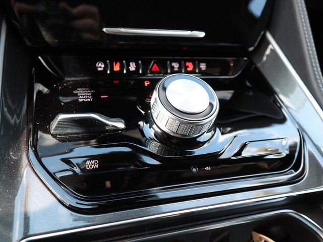 2024 Jeep Wagoneer Base photo 25