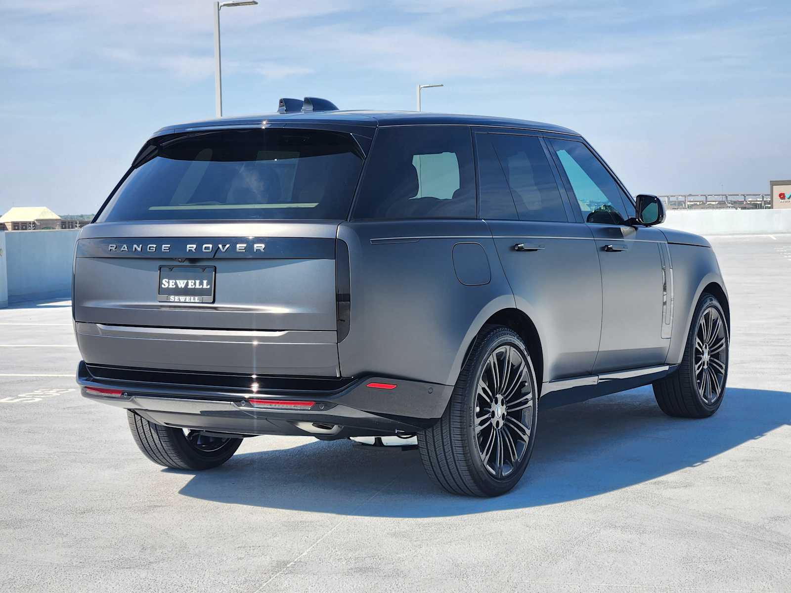 2025 Land Rover Range Rover SE photo 4