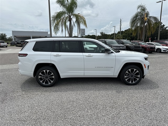 2025 Jeep Grand Cherokee Overland photo 3