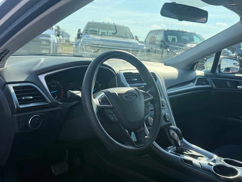 2013 Ford Fusion SE photo 3