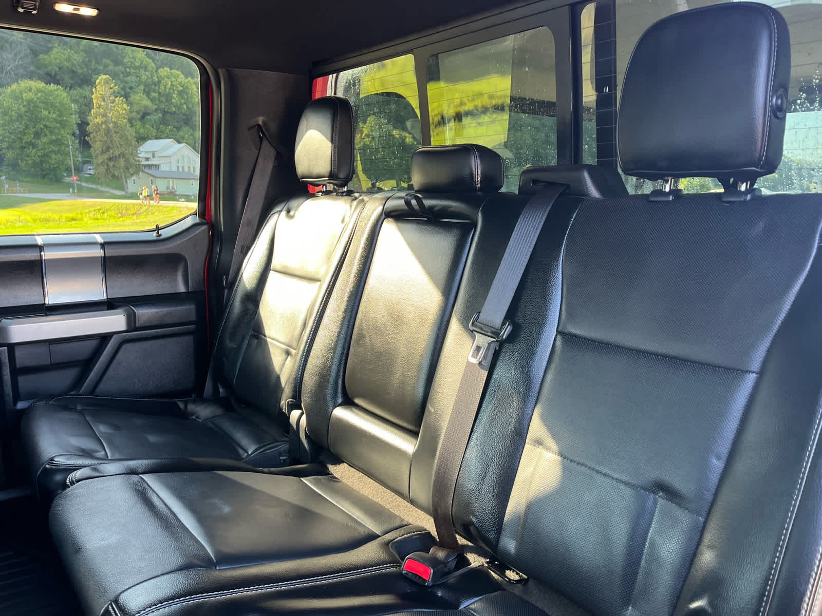 2015 Ford F-150 Lariat photo 36