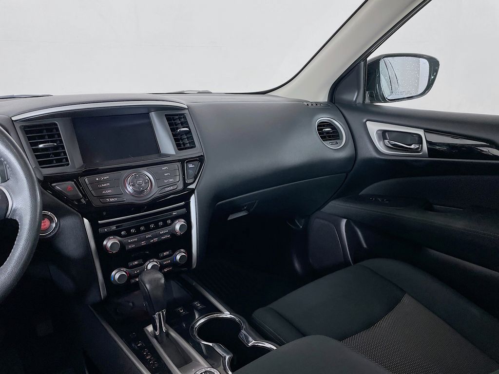 2017 Nissan Pathfinder SV photo 24