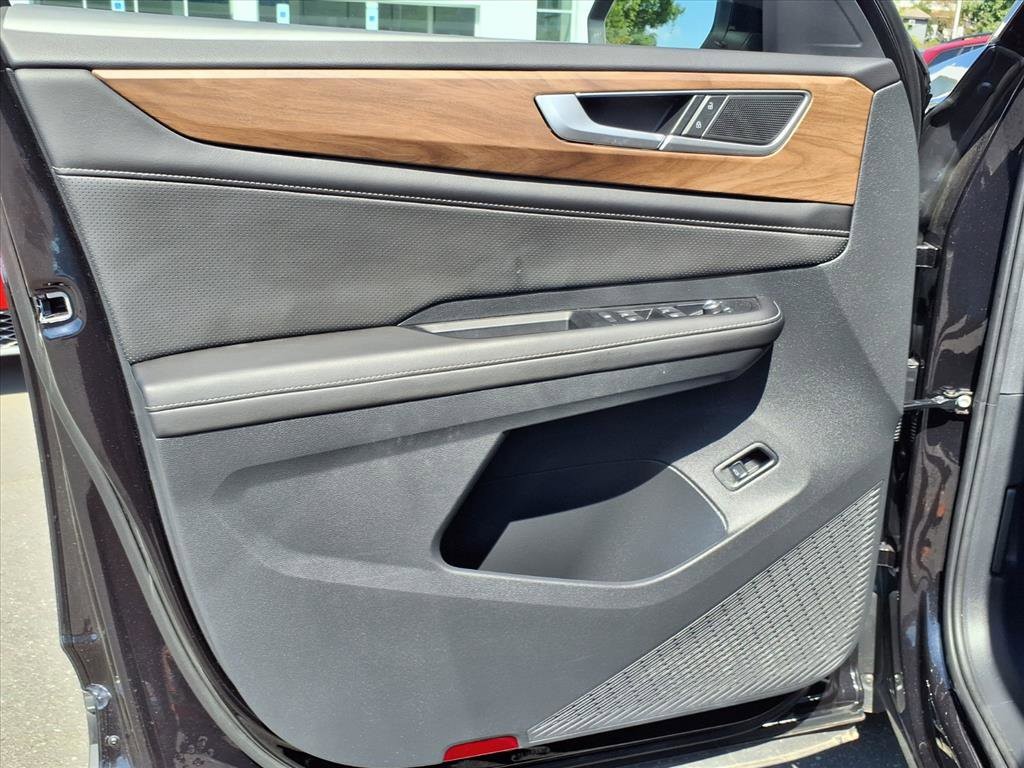 2025 Volkswagen Atlas SE Technology photo 3