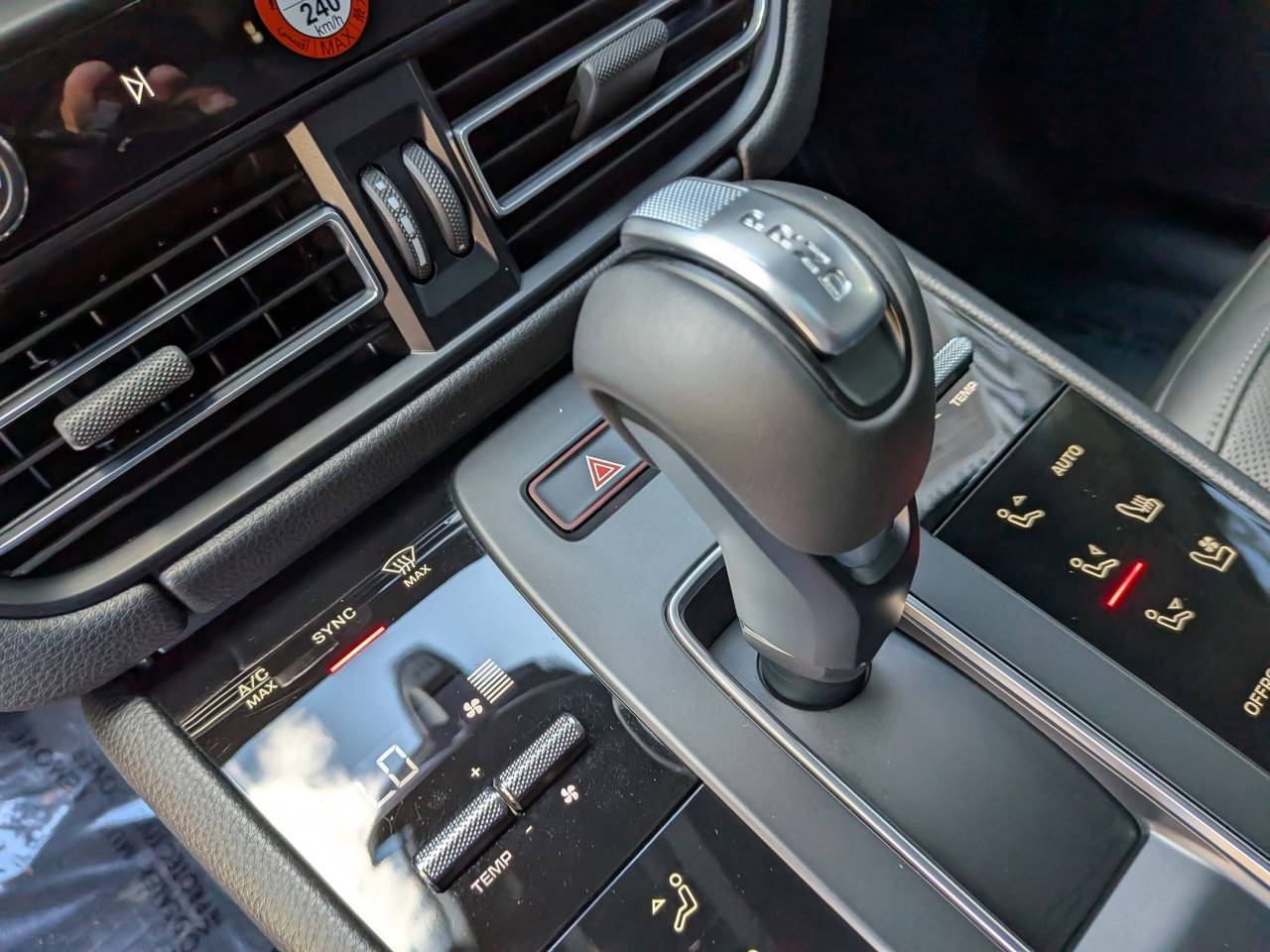 2025 Porsche Macan Base photo 19