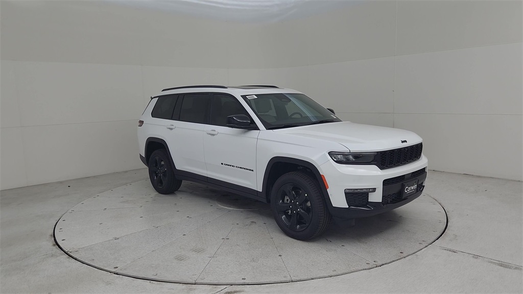 2025 Jeep Grand Cherokee Limited photo 3