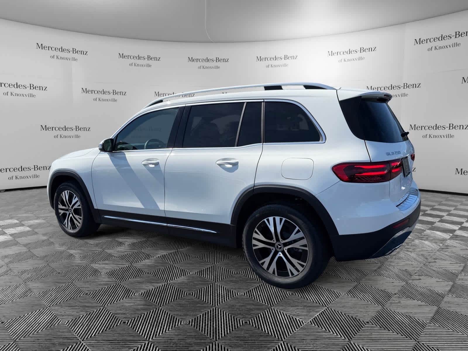 2026 Mercedes Benz GLB 250 4MATIC photo 3
