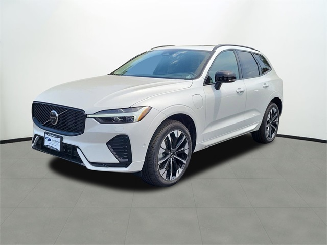 2026 Volvo XC60 Plus's photo