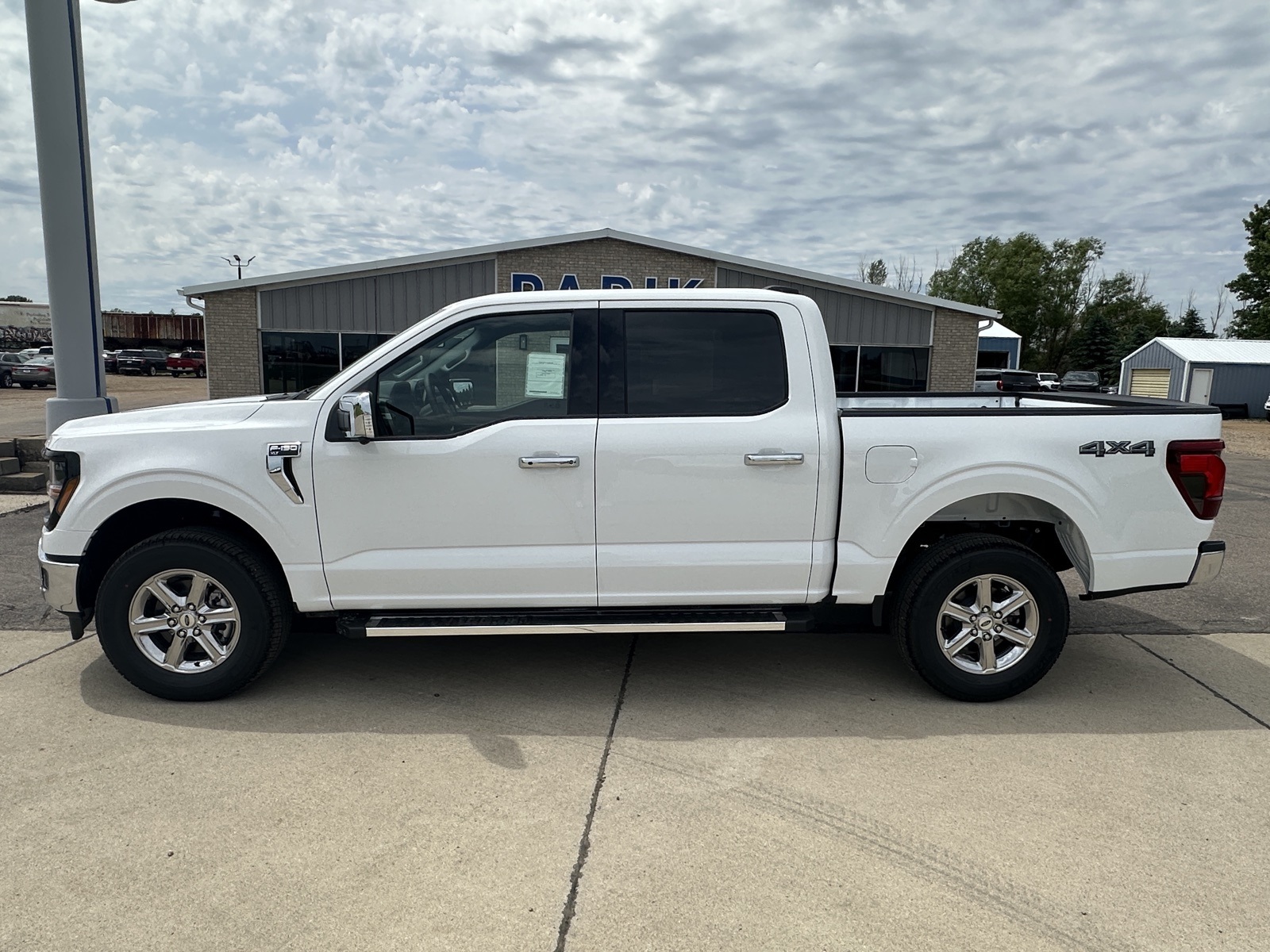 2025 Ford F-150 XLT photo 3