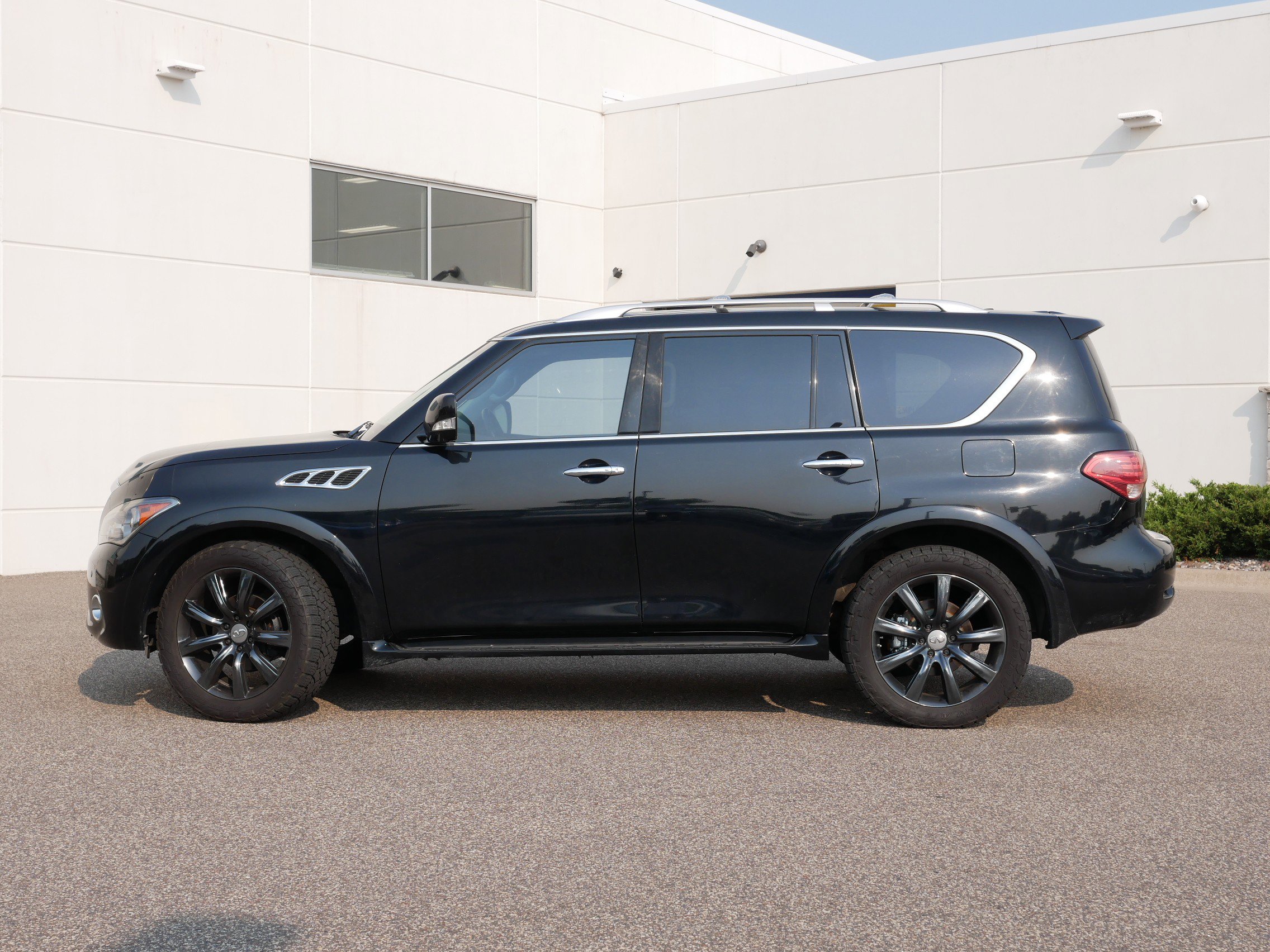 Used 2013 INFINITI QX 56 with VIN JN8AZ2NE9D9060651 for sale in Coon Rapids, Minnesota