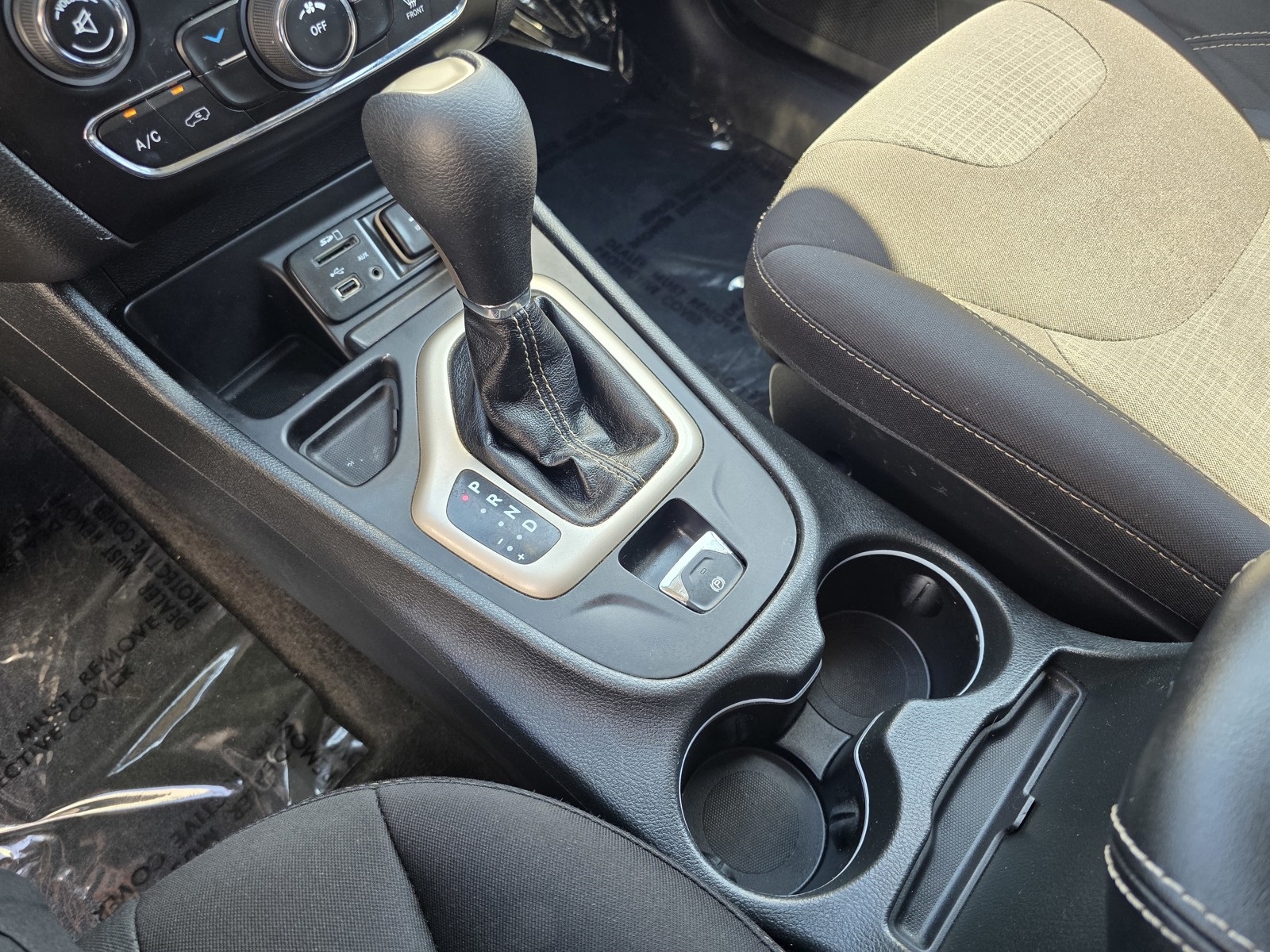 2015 Jeep Cherokee Latitude photo 27