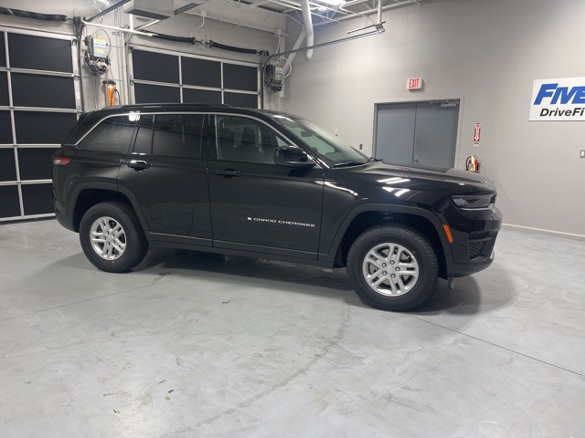 2025 Jeep Grand Cherokee Laredo's photo