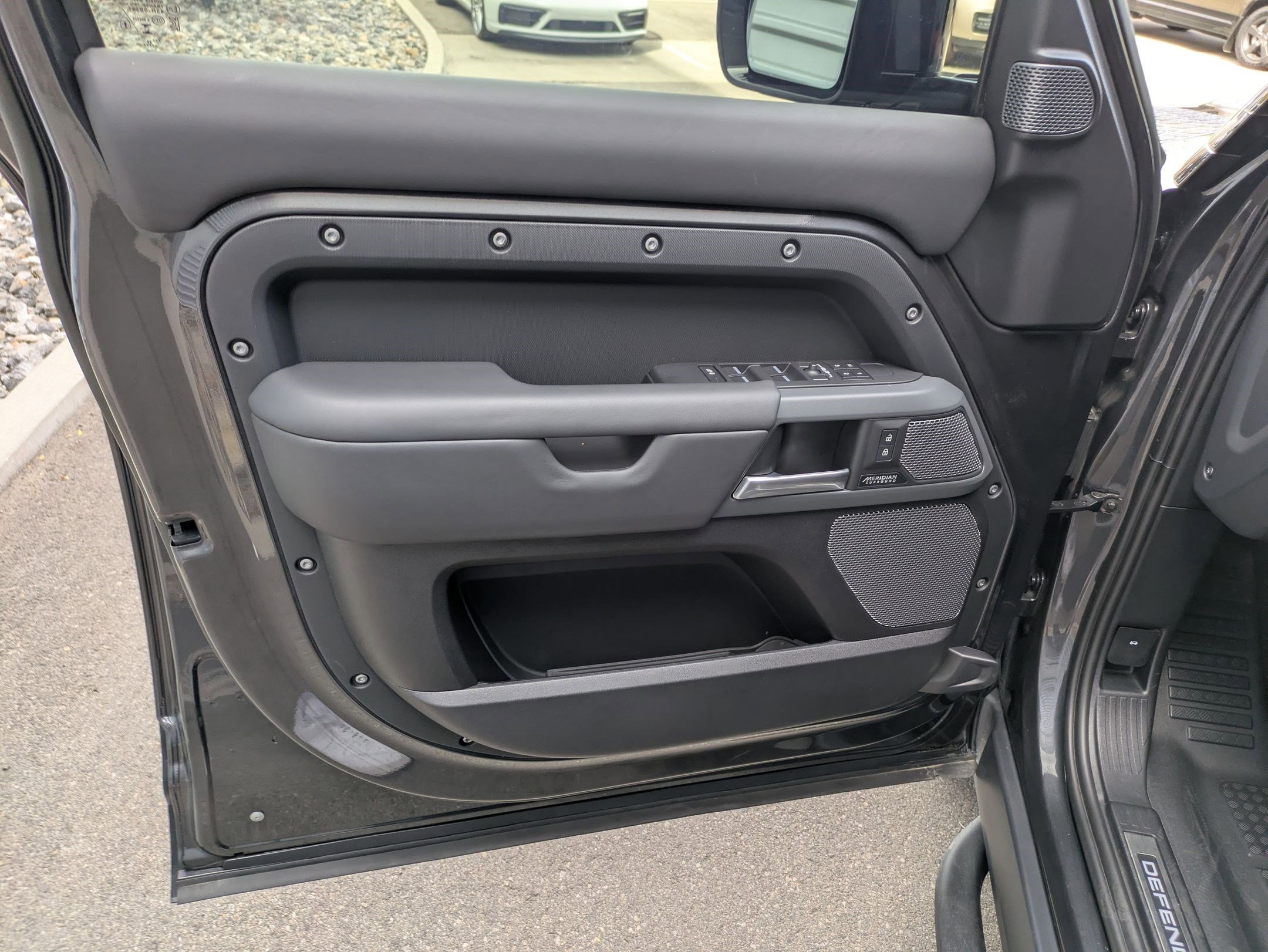 2023 Land Rover Defender 110 photo 10