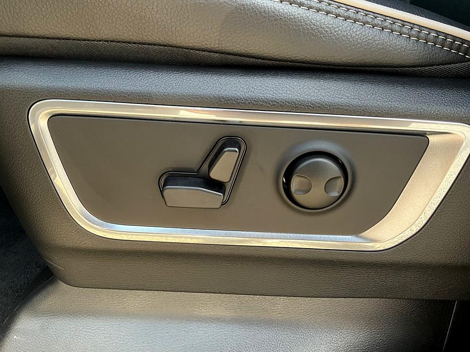 2026 Ram 1500 Laramie photo 14