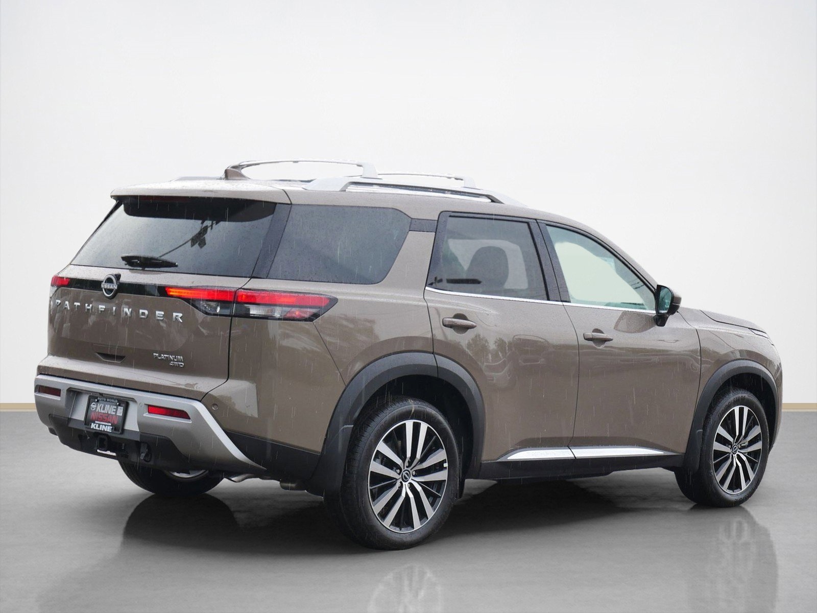 2025 Nissan Pathfinder Platinum photo 2