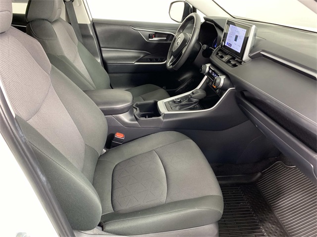 2024 Toyota RAV4 Hybrid XLE photo 9