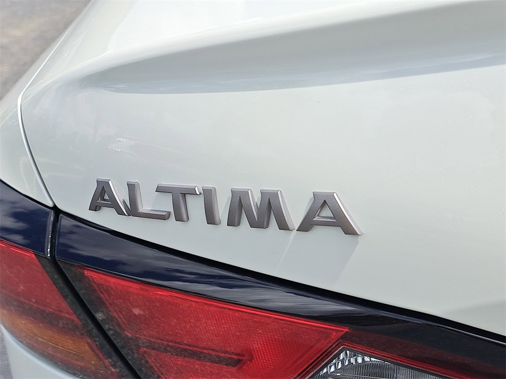 2025 Nissan Altima 2.5 SR photo 9