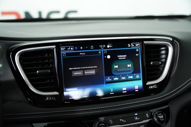 2026 Chrysler Pacifica photo 8