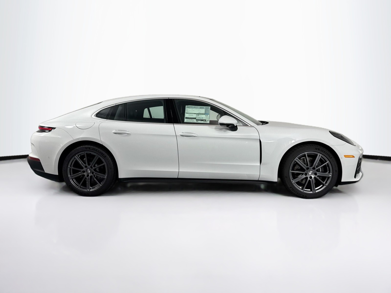 2025 Porsche Panamera 4 photo 8
