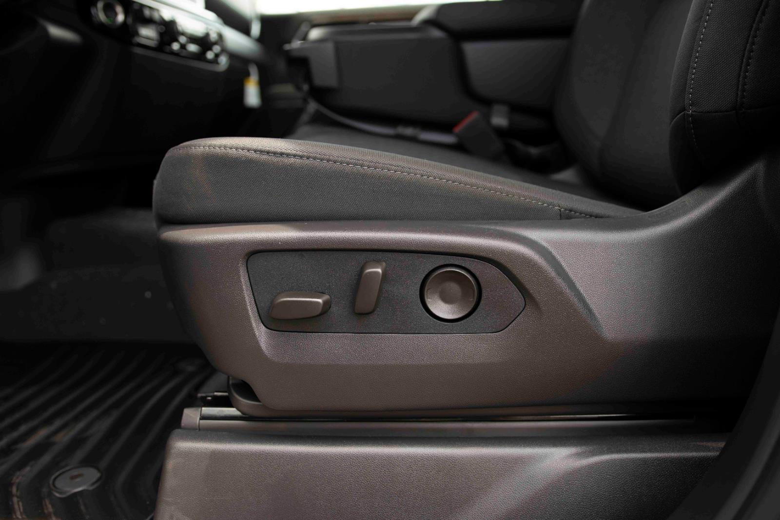 2025 Chevrolet Silverado 1500 LT photo 18