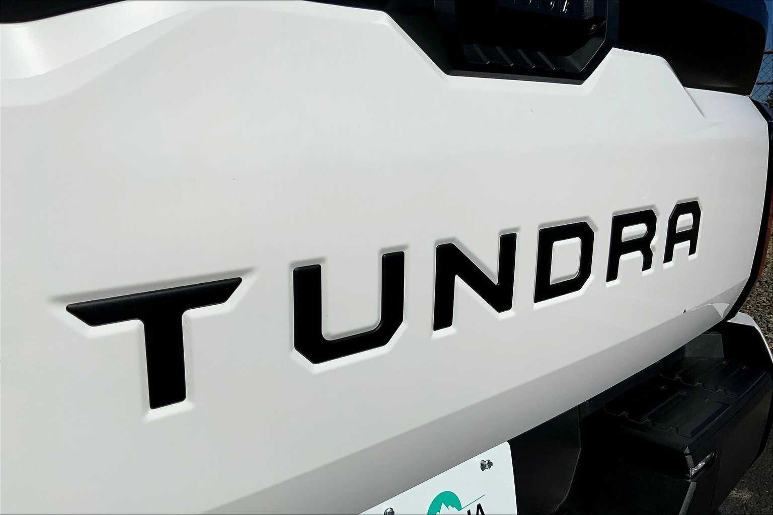 2025 Toyota Tundra SR5 CrewMax photo 27