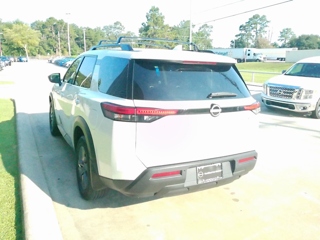 2023 Nissan Pathfinder SV photo 5