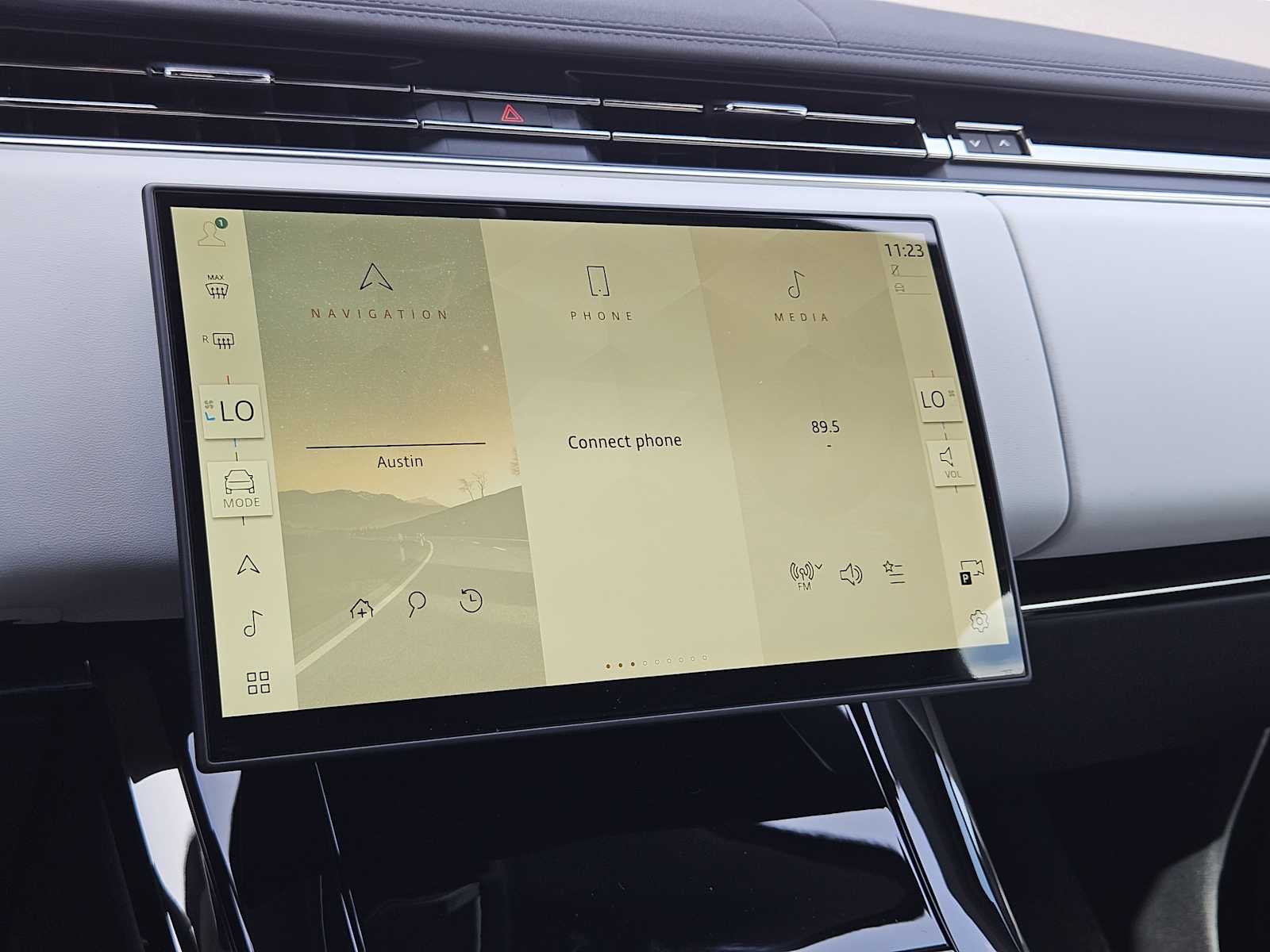 2025 Land Rover Range Rover Sport SE photo 14