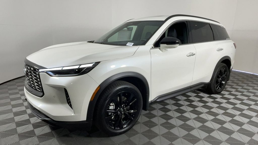 New 2025 White INFINITI LUXE image 8