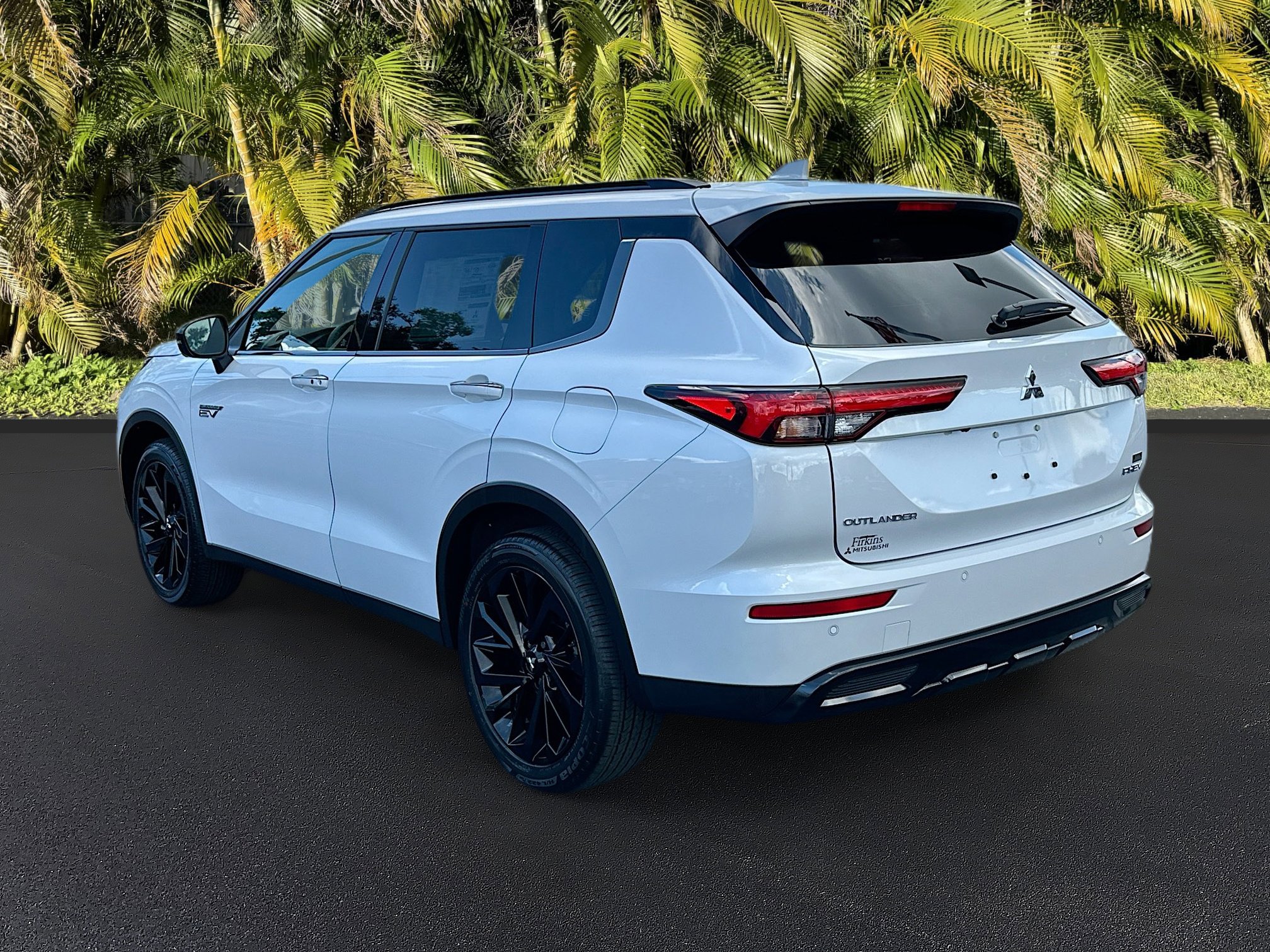 2025 Mitsubishi Outlander PHEV SEL Black Edition photo 3