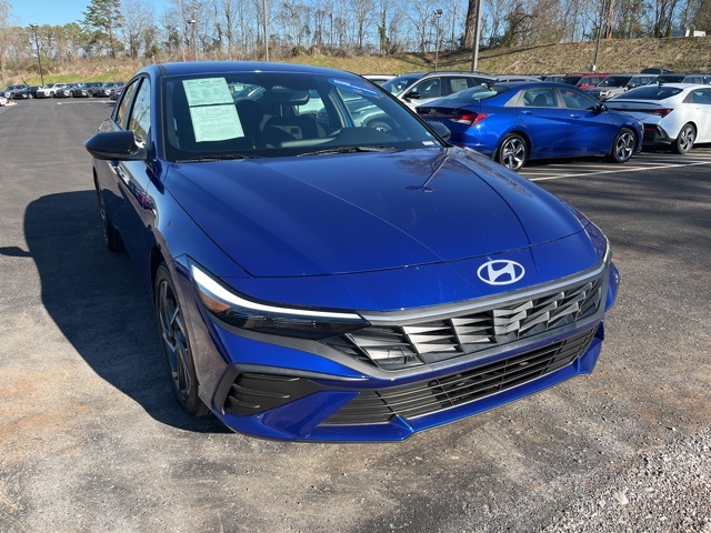 2025 Hyundai Elantra SEL's photo