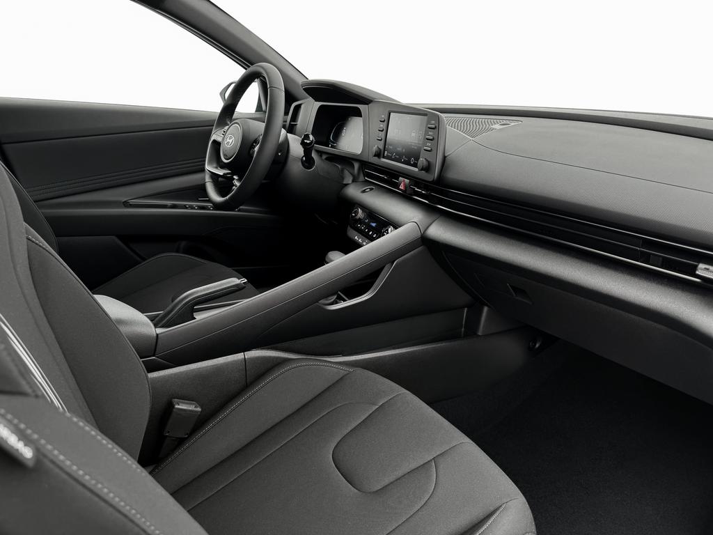 2025 Hyundai Elantra SEL Sport photo 14