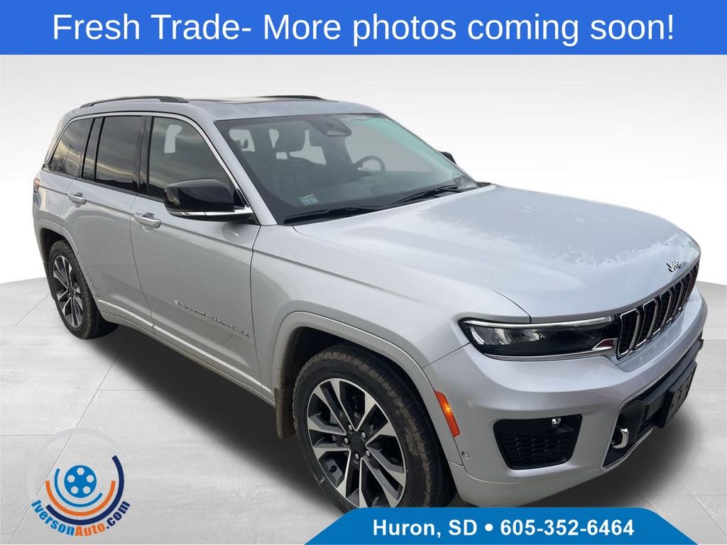 2023 Jeep Grand Cherokee Overland's photo