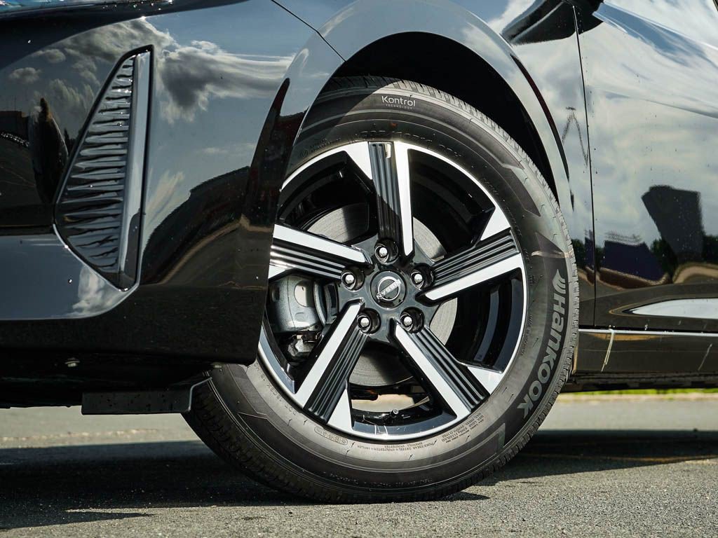 2025 Nissan Sentra SV photo 5