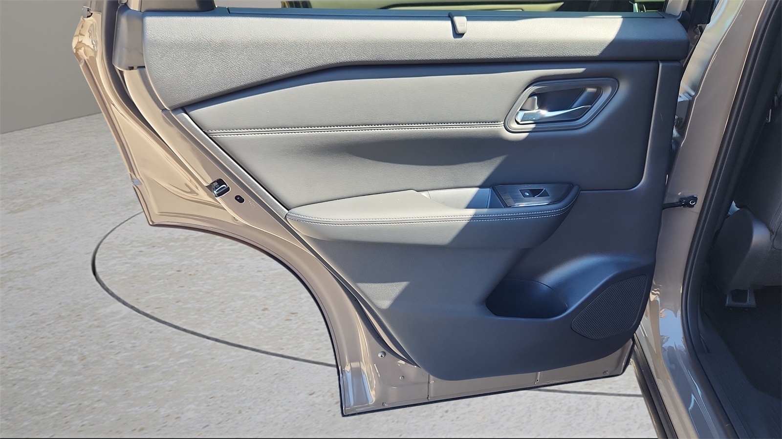 2025 Nissan Rogue SV photo 18