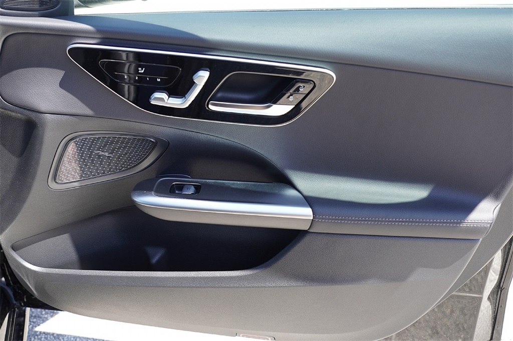 2025 Mercedes Benz C 300 4MATIC photo 10