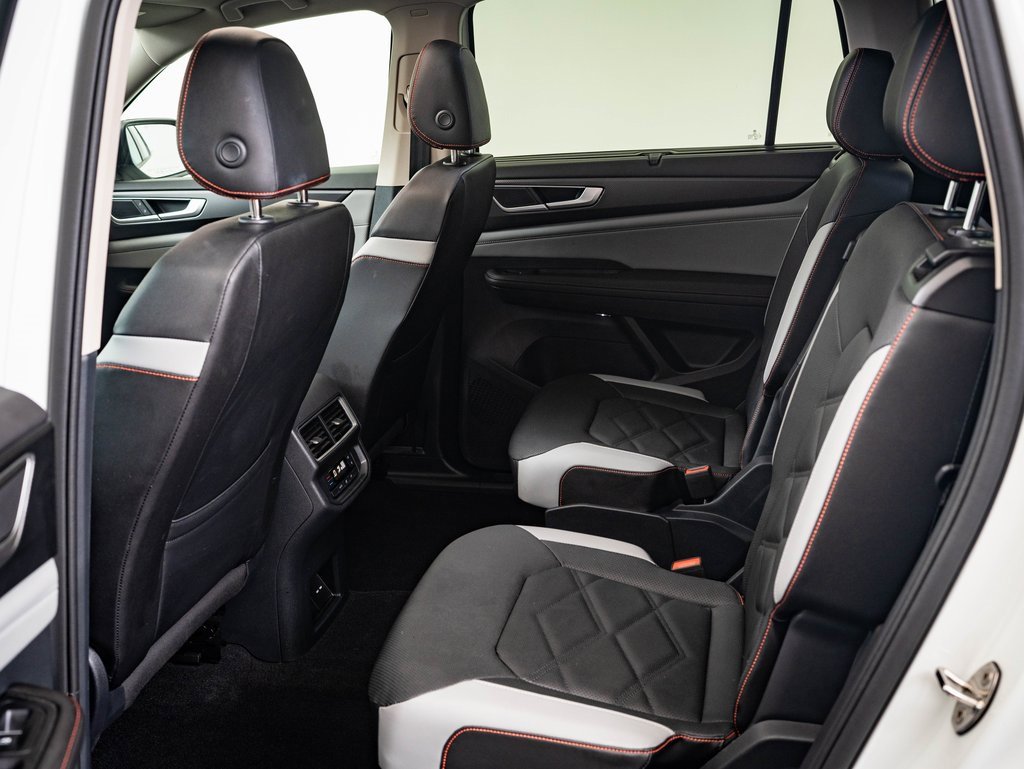 2025 Volkswagen Atlas Peak Edition SE photo 32